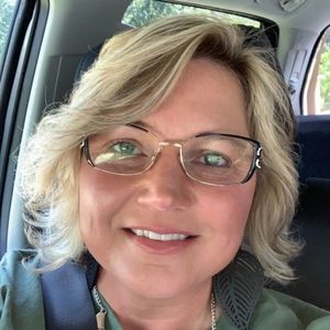 Meet your Posher, Dena